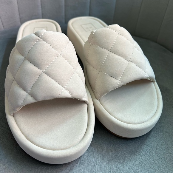 Shushop Quilted Slip On Slides - size 6 shu shop - Picture 5 of 9